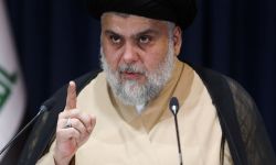 مقتدى الصدر يوقع بخط يده: "أولو بقية ينهون عن الفساد"